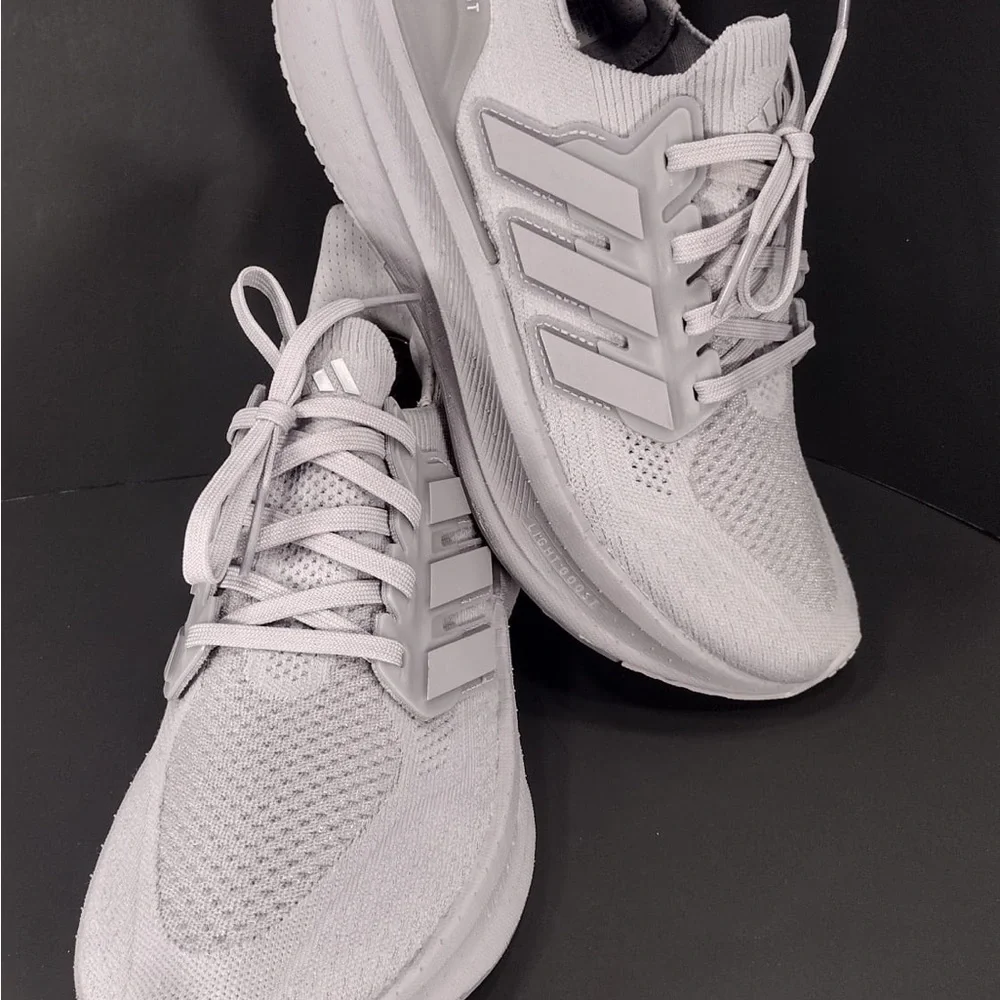 Adidas Men's Gray Running Shoes size 7.5 pre Owned Exellent condition